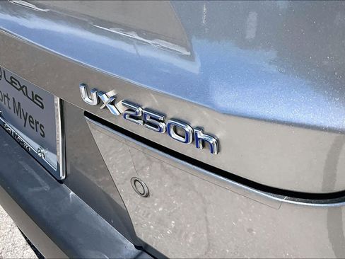 Used 2020 Lexus UX 250h w/ Premium Package image 10