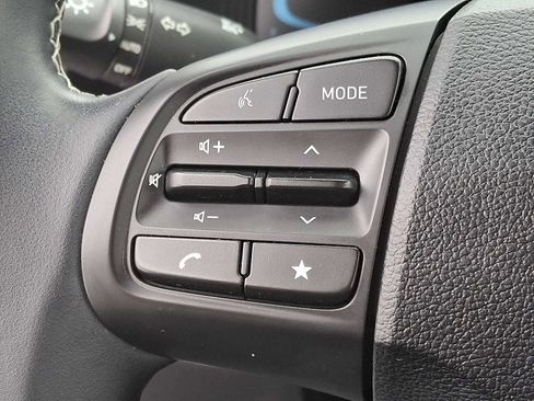 Used 2023 Hyundai Venue Limited image 17