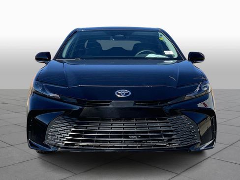 Used 2025 Toyota Camry LE w/ Convenience Package image 4