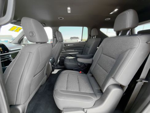 Used 2024 Chevrolet Traverse LT image 13