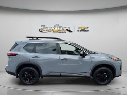 Used 2026 Nissan Rogue SV AWD/4WD image 10