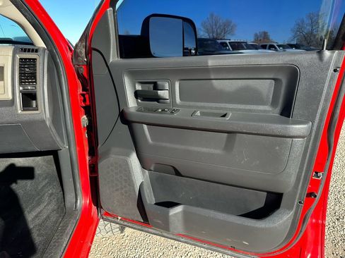 Used 2012 RAM 2500 ST w/ Chrome Appearance Group image 12