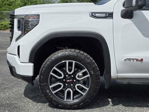 Used 2024 GMC Sierra 1500 AT4 w/ Technology Package AWD/4WD image 8