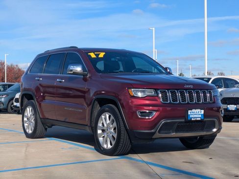 Used 2017 Jeep Grand Cherokee Limited w/ Luxury Group II image 4