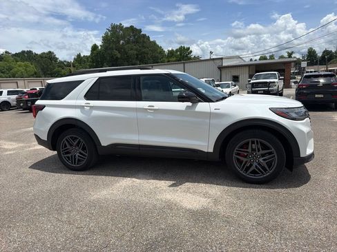 Used 2025 Ford Explorer ST-Line w/ Premium Package AWD/4WD image 4
