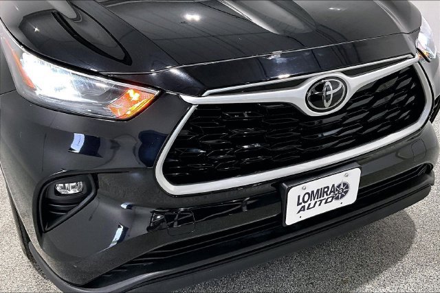 Used 2020 Toyota Highlander XLE AWD/4WD image 40