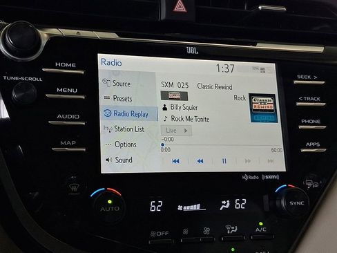 Used 2020 Toyota Camry XLE w/ Sunroof Package FWD image 19