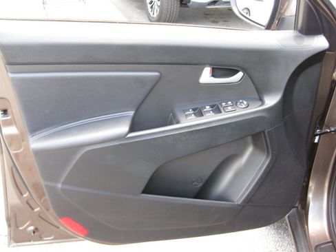 Used 2013 Kia Sportage LX FWD image 10