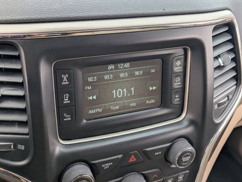 Used 2016 Jeep Grand Cherokee Laredo image 27