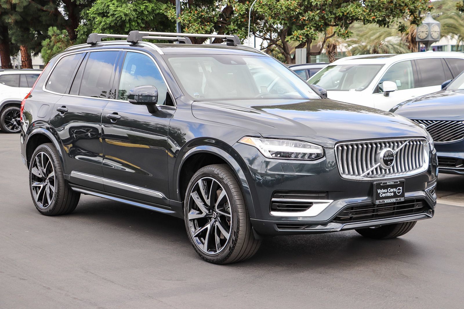 Used 2021 Volvo XC90 T8 Inscription Expression w/ Advanced Package AWD/4WD image 3