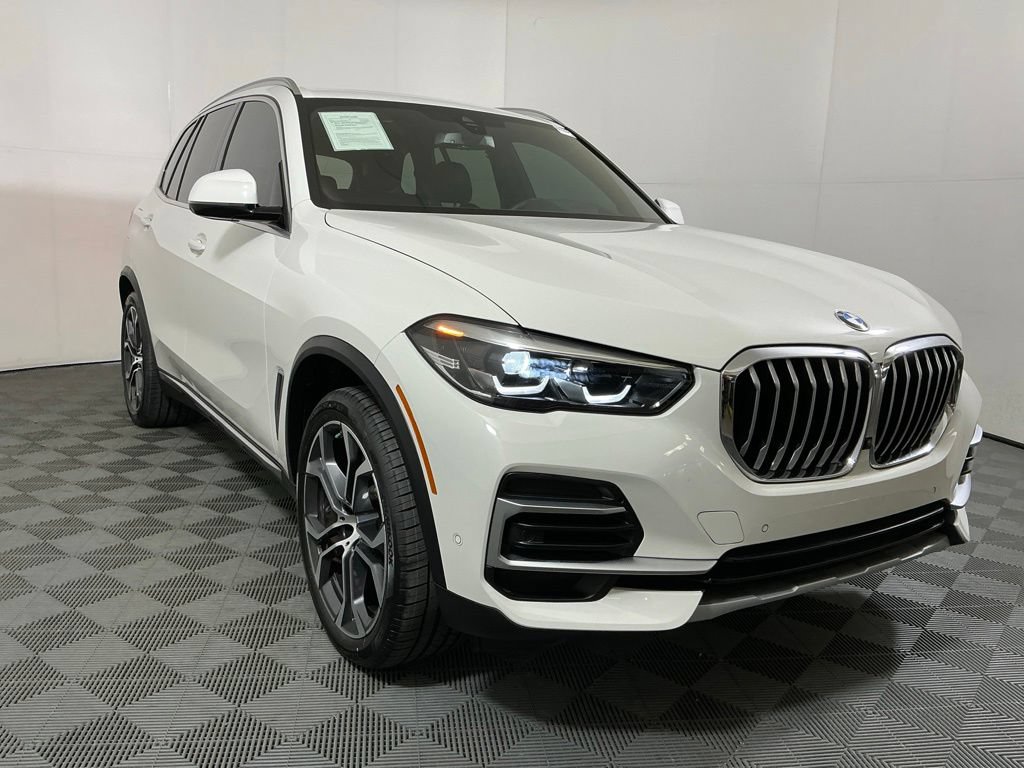 Certified 2023 BMW X5 sDrive40i w/ Premium Package RWD image 5