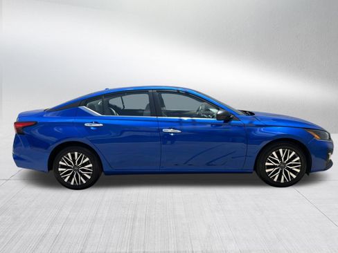 Used 2025 Nissan Altima 2.5 SV FWD image 5
