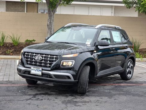 New 2025 Hyundai Venue SEL image 4