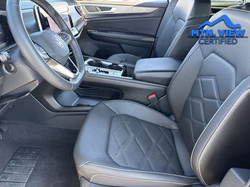 Used 2024 Volkswagen Atlas Cross Sport SE w/ Black Wheel Package image 17