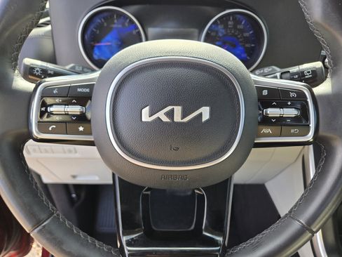 Certified 2024 Kia Carnival LX image 24