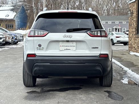 Used 2019 Jeep Cherokee Latitude Plus w/ Comfort/Convenience Group image 4