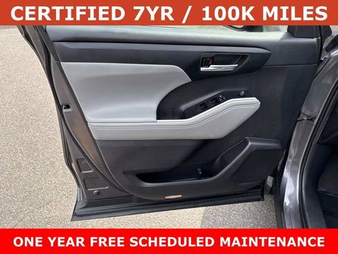 Used 2021 Toyota Highlander XLE AWD/4WD image 13