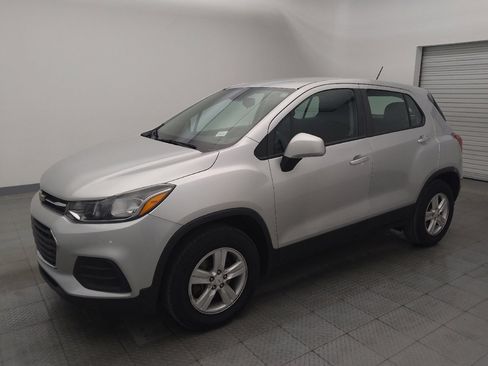 Used 2017 Chevrolet Trax LS image 2