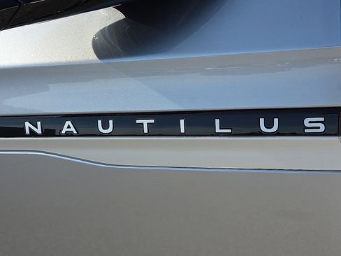 New 2026 Lincoln Nautilus Premier image 8