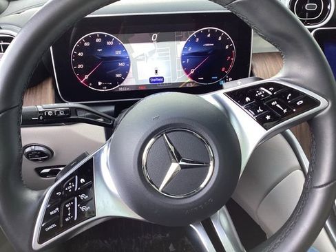 Used 2025 Mercedes-Benz GLC 300 4MATIC image 30