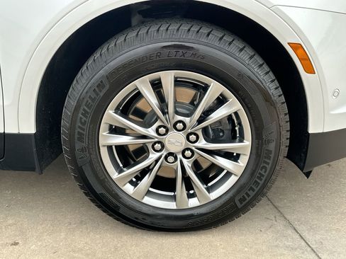 Used 2021 Cadillac XT5 Premium Luxury image 10