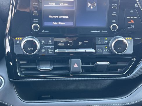 Used 2021 Toyota Highlander XSE image 19