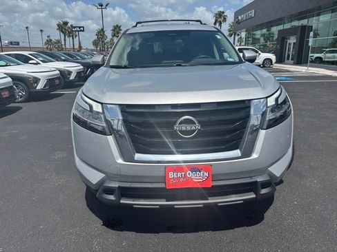 Used 2022 Nissan Pathfinder SV FWD image 2