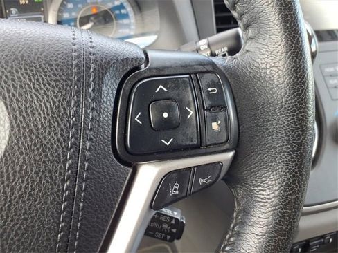 Used 2020 Toyota Sienna image 25