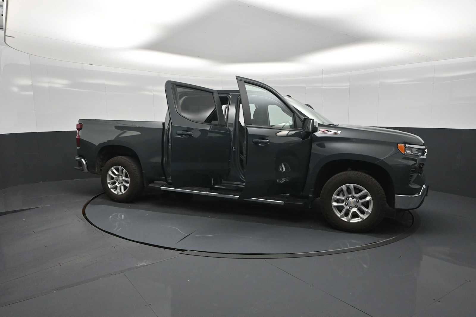 Used 2025 Chevrolet Silverado 1500 LT w/ Z71 Off-Road Package AWD/4WD image 38