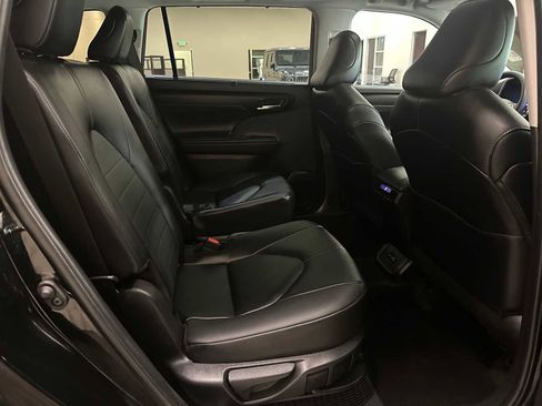 Certified 2025 Toyota Highlander XLE image 26