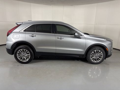Used 2024 Cadillac XT4 Premium Luxury image 9