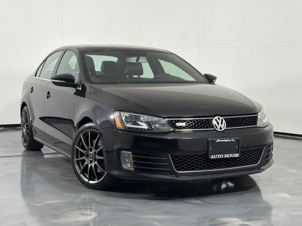 Used 2013 Volkswagen Jetta GLI FWD image 2