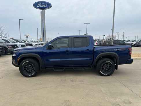 Used 2022 Nissan Frontier PRO-4X w/ Pro-4X Premium Package image 2