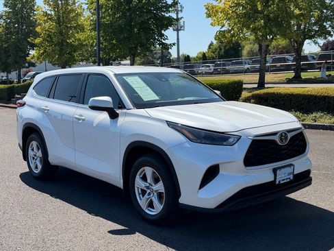 Used 2023 Toyota Highlander L AWD/4WD image 2
