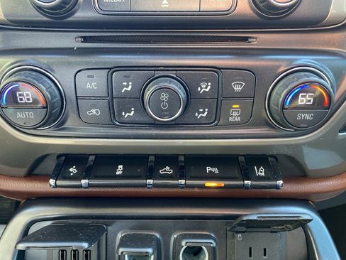 Certified 2015 Chevrolet Silverado 1500 High Country w/ High Country Premium Package image 37