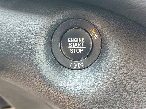 Certified 2018 Jeep Cherokee Limited w/ Technology Group image 24