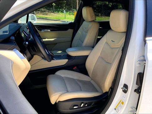 Used 2017 Cadillac XT5 Luxury w/ Driver Awareness Package image 23