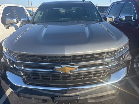 Used 2021 Chevrolet Silverado 1500 LT image 2