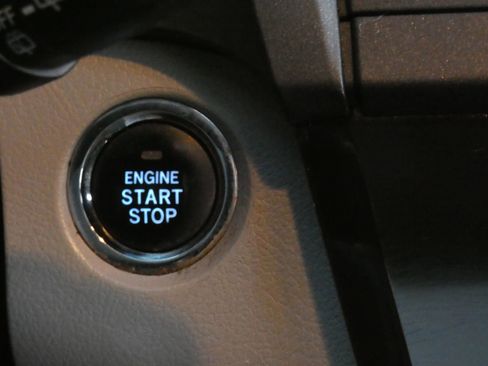 Used 2015 Toyota Sienna XLE image 57