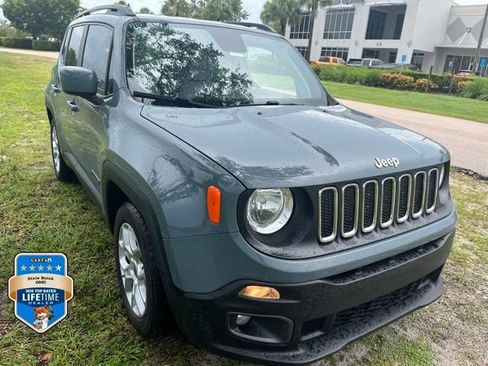 Used 2018 Jeep Renegade Latitude w/ UConnect 8.4 Nav Group FWD image 3