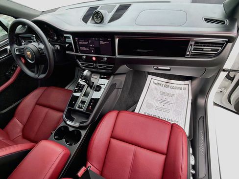 Used 2025 Porsche Macan AWD/4WD image 14