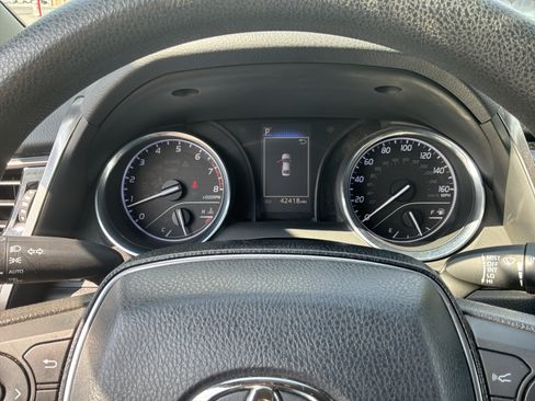 Used 2020 Toyota Camry LE FWD image 21