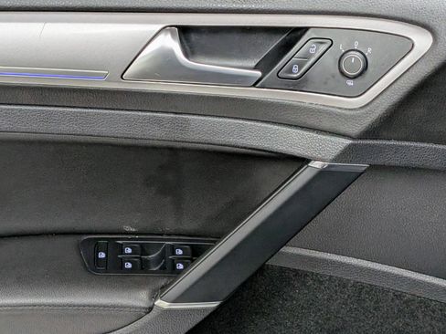 Used 2016 Volkswagen e-Golf SEL Premium w/ Driver Assistance Package FWD image 13
