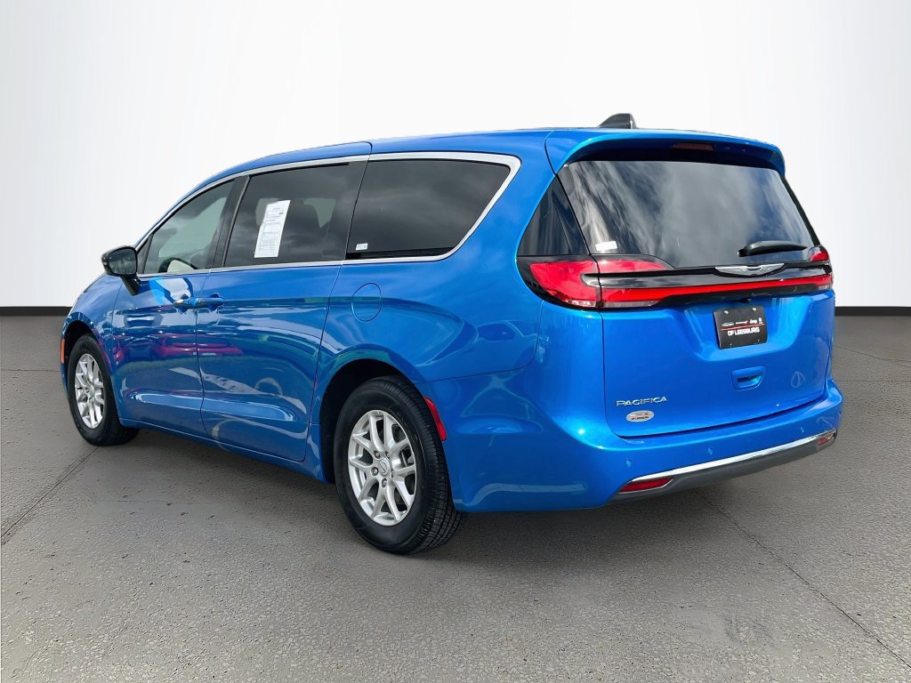 Used 2026 Chrysler Pacifica Select FWD image 5