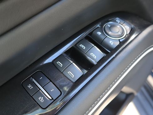 Used 2022 Cadillac Escalade Premium Luxury AWD/4WD image 15