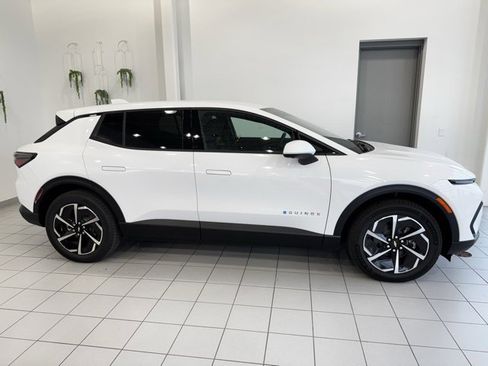 New 2026 Chevrolet Equinox EV LT image 33