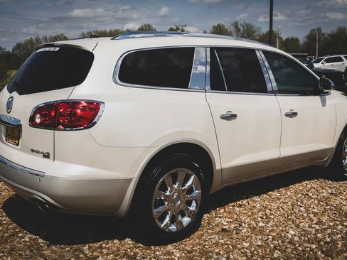 Used 2011 Buick Enclave CXL image 10