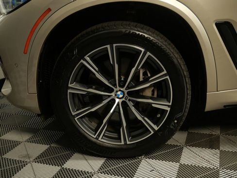 Used 2019 BMW X5 xDrive50i w/ M Sport Package AWD/4WD image 10