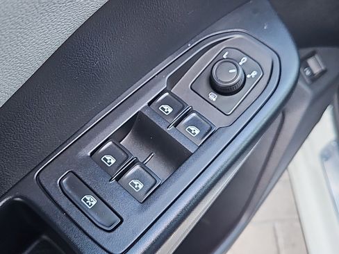 Certified 2022 Volkswagen Taos SE w/ Panoramic Sunroof Package image 20