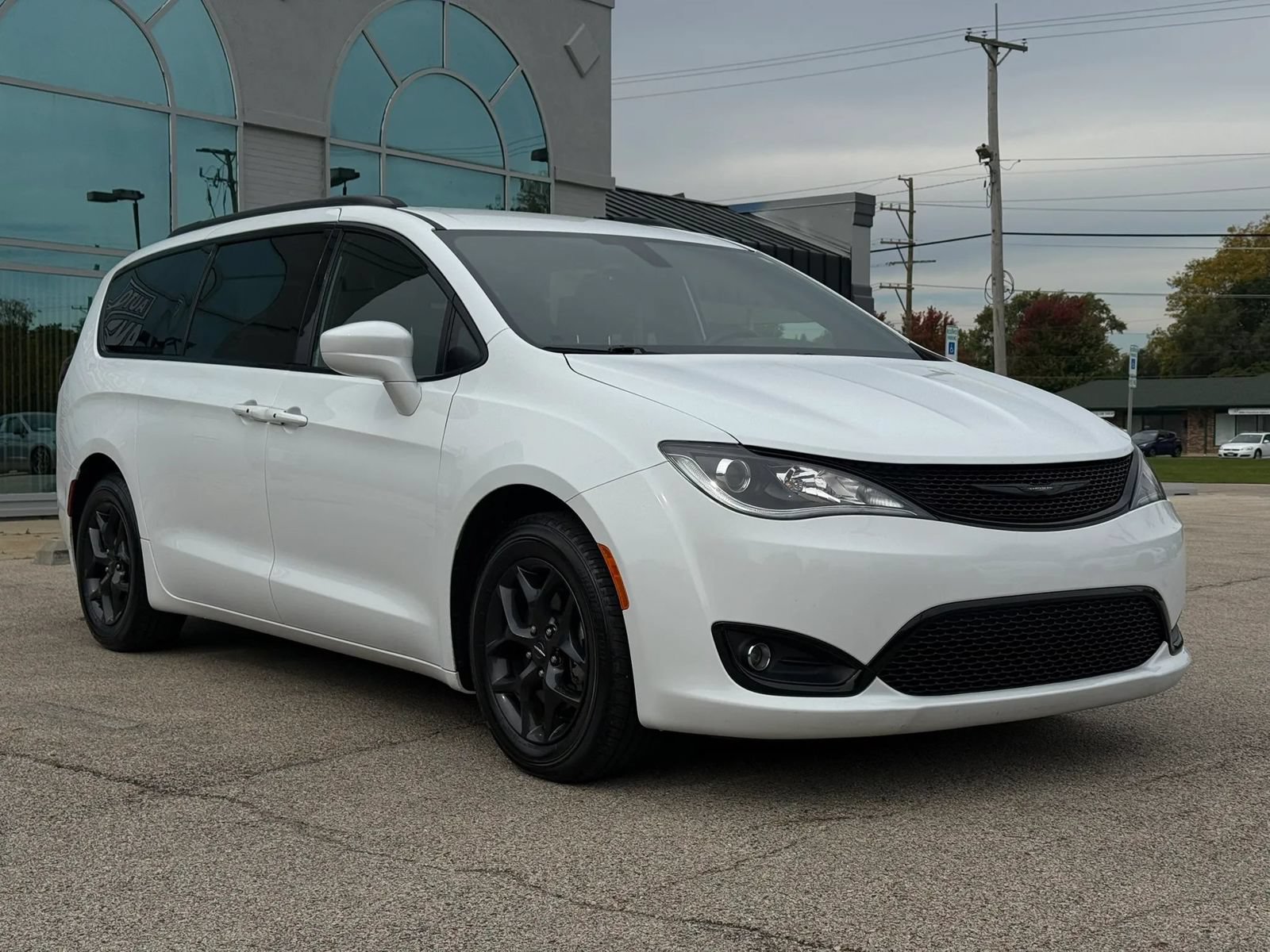 Used 2019 Chrysler Pacifica Touring-L Plus w/ S Appearance Package FWD image 1